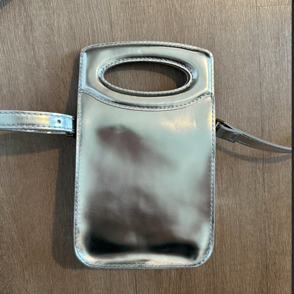 NWT Madewell Toggle Phone Bag in Specchio Silver Leather - Picture 3 of 4